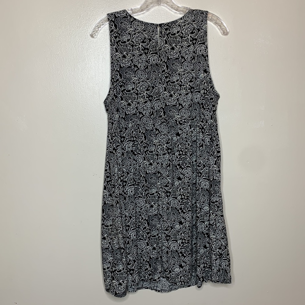 OLD NAVY Dress Black & White Floral Shift Rayon V-Neck Casual Lightweight Large - Picture 2 of 9